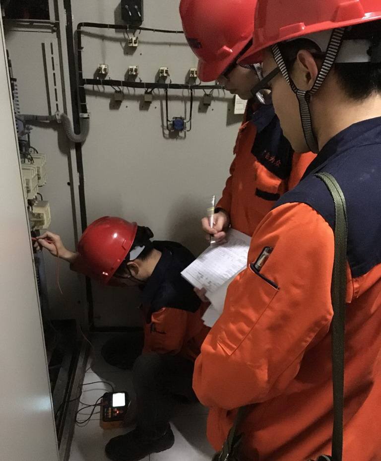 如何进行消防设备定期维护？